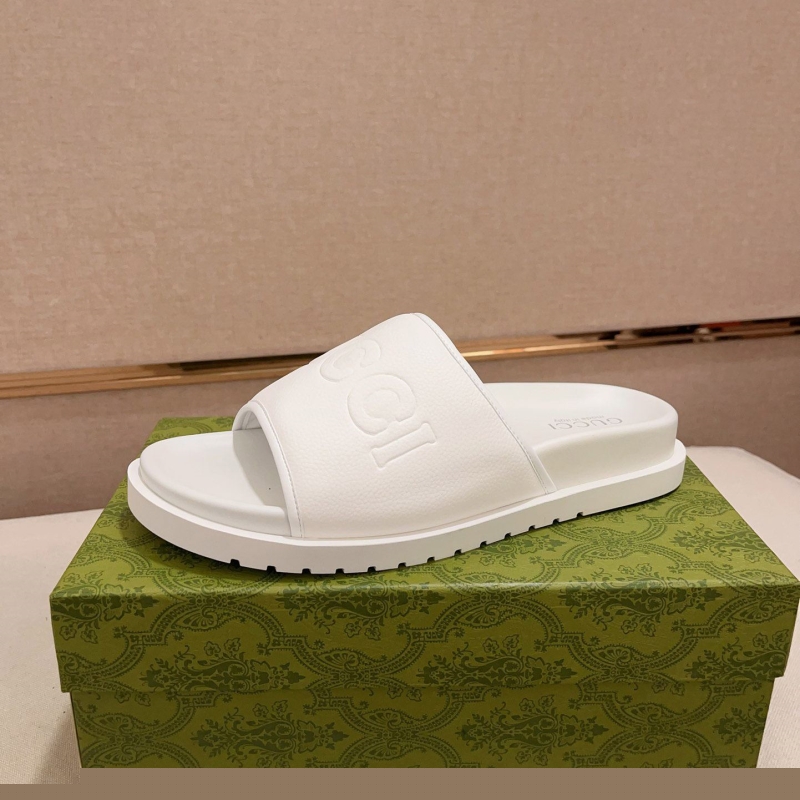 G*u*i slippers